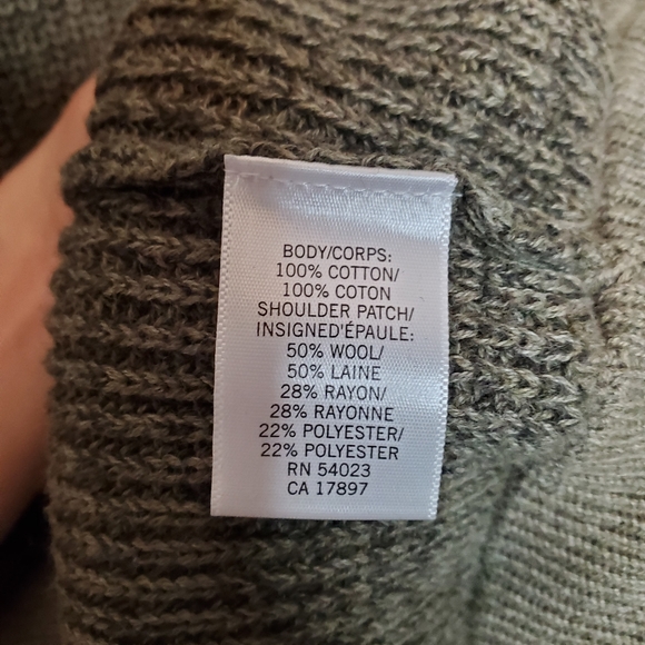Banana Republic Military Green Shoulder Patch Sweater Size Small - Picture 8 of 11